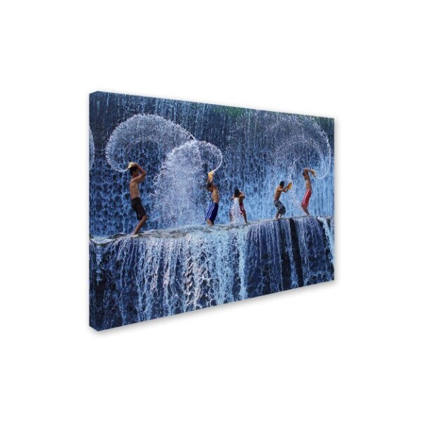 Angela Muliani Hartojo 'Playing With Splash' Canvas Art,14x19